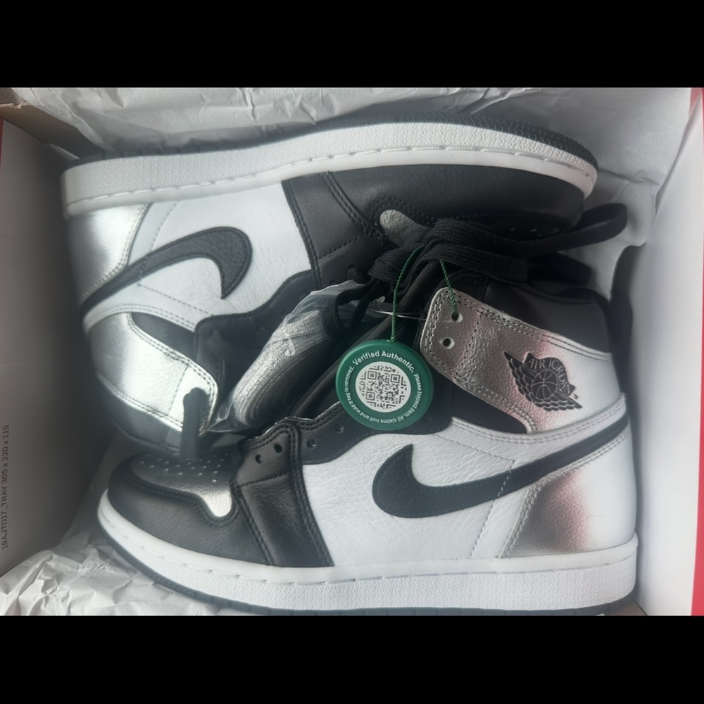 Nike Air Jordan 1 Retro OG Black and Silver toe High-Top  Athletic Sneakers